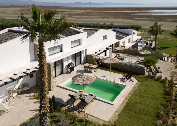 Flamingo View Suites & Villas