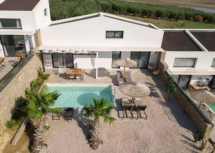 Flamingo View Suites & Villas